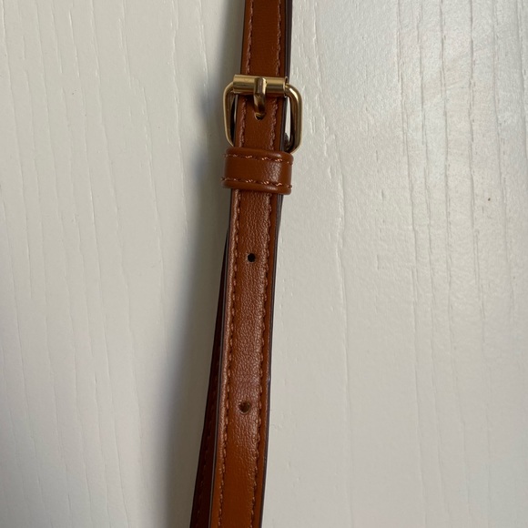 Ellen Tracy Crossbody bag - Chevron Quilted Collection with detachable strap - Picture 9 of 14